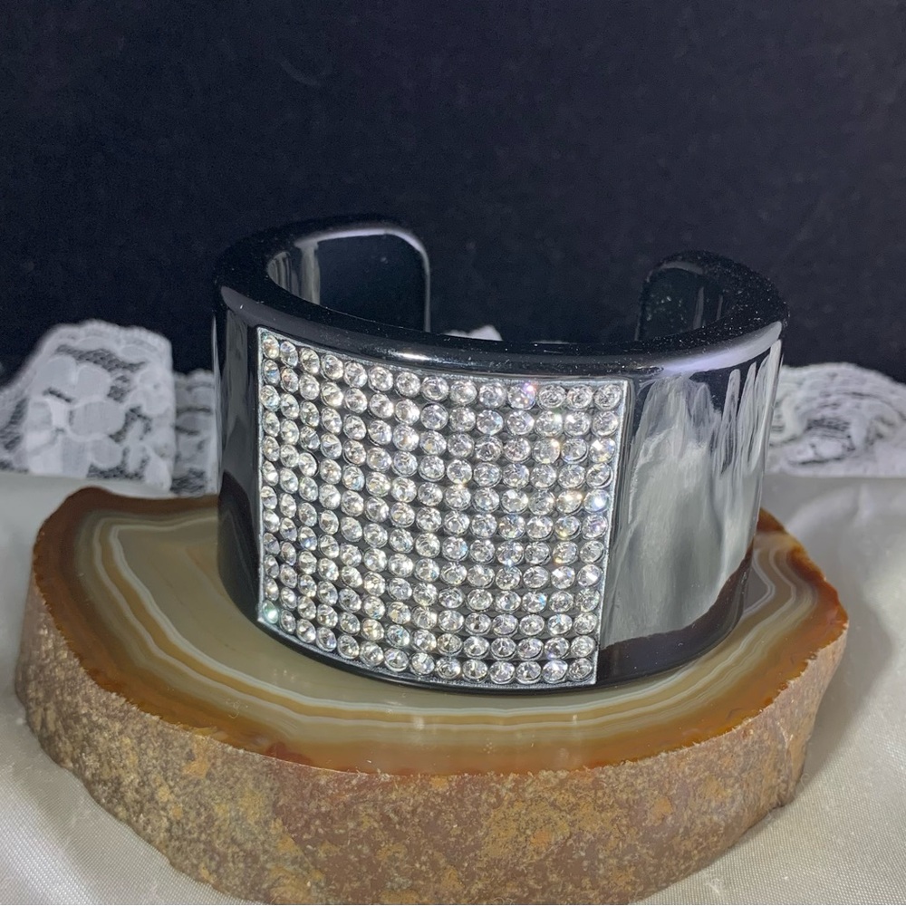 BLACK ACRYLIC CRYSTAL DESIGNER CUFF BRACELET